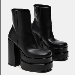 Steve Madden Cobra Black Platform Boots Size 6